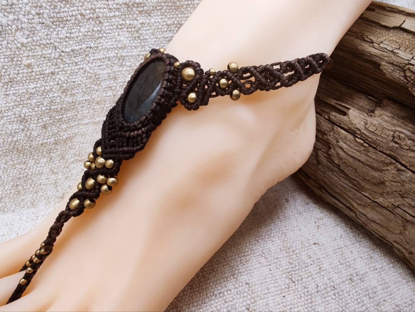 Barfuss Sandale Einzelstück, Mikro Makramee Fußschmuck, Edelstein Barfußsandale, Barfuß Mit Labradorit Edelstein, Boho Fußschmuck von SundariiNature