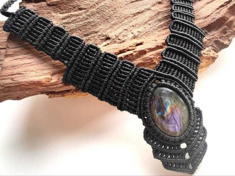 Black Macrame Necklace With Violet Labradorite Handmade Boho Jewelry, Gift For Her von SundariiNature