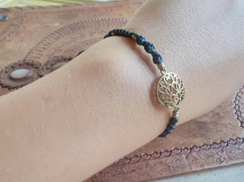 Boho Macrame Bracelet - Handmade Micro With Brass Ornament, Adjustable Friendship Jewelry Gift von SundariiNature