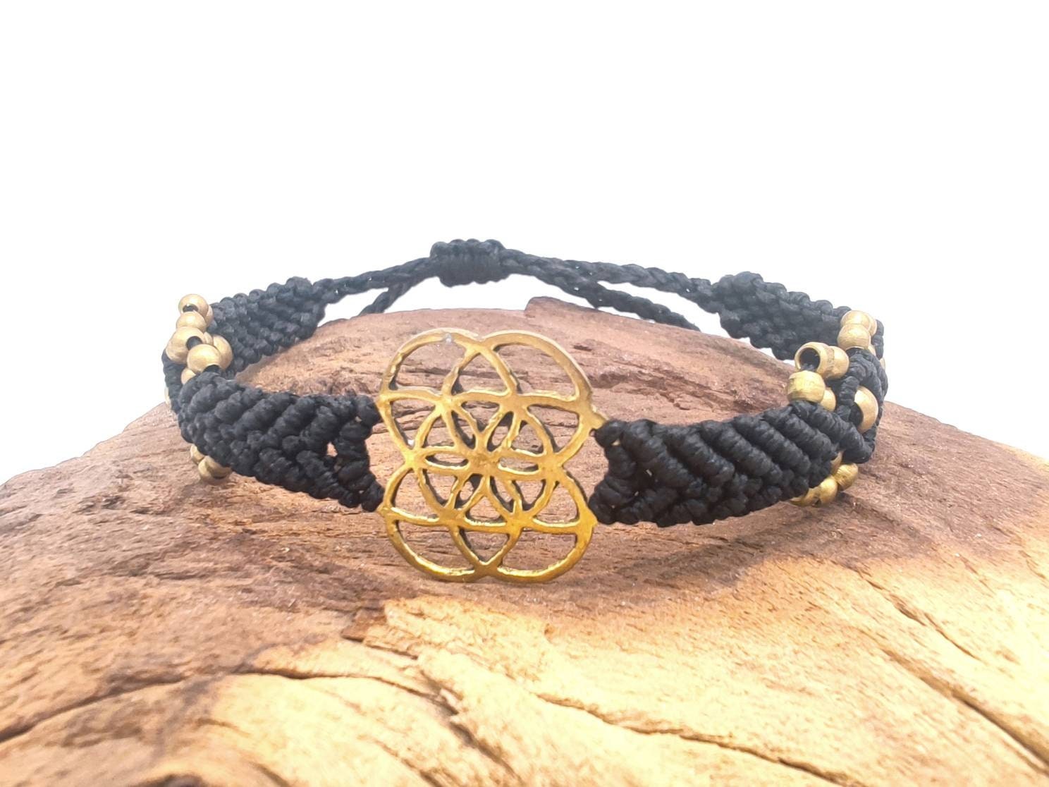 Boho Micro Macrame Bracelet With Brass Pendant - Handmade Friendship Gift von SundariiNature