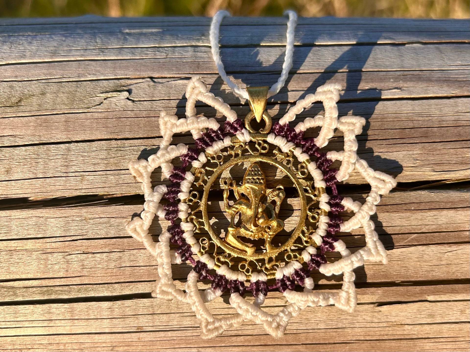 Ganesha Makramee Kette, Boho Style Kette Mit Ganesha - Gott Des Neubeginns, Eingefasster Elefanten Mikro von SundariiNature