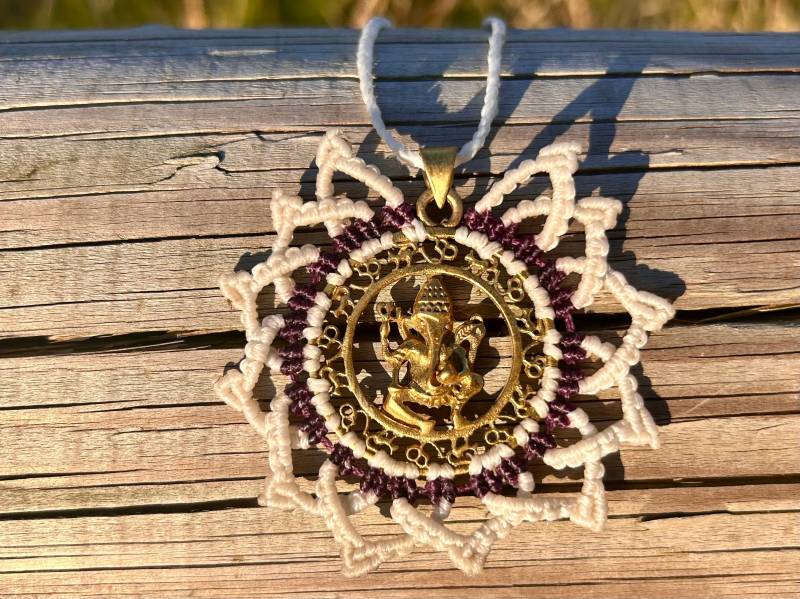 Ganesha Makramee Kette, Boho Style Kette Mit Ganesha - Gott Des Neubeginns, Eingefasster Elefanten Mikro von SundariiNature