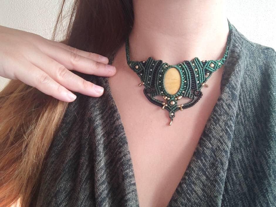 Gelber Jaspis Makramee-Kette, Einzelstück Collier, Heilstein Gegen Stress Und Für Mehr Zufriedenheit Innere Harmonie von SundariiNature