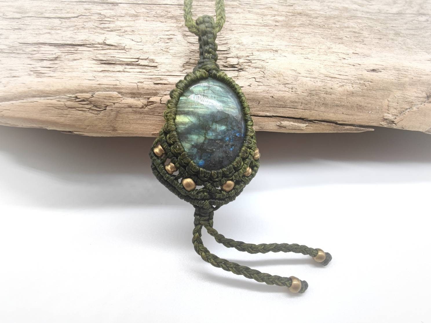 Halskette Mit Labradorit Stein, Mikro Makramee Kette Blauem Edelstein, Geschenk Für Sie, Boho Style Heilstein von SundariiNature