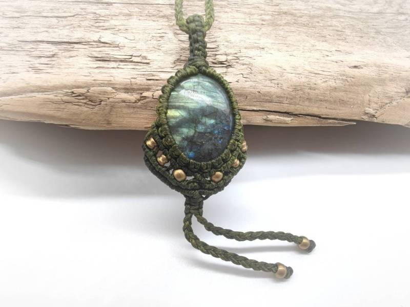 Halskette Mit Labradorit Stein, Mikro Makramee Kette Blauem Edelstein, Geschenk Für Sie, Boho Style Heilstein von SundariiNature
