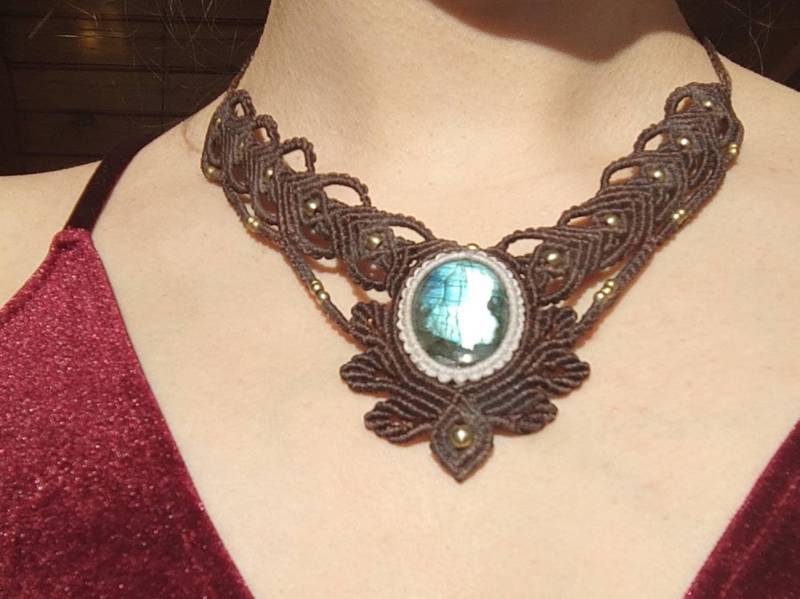 Handgeknüpfte Labradorit Halskette - Einzigartige Makramee Mit Blaugrünem Edelstein Boho Chic Für Jeden Anlass von SundariiNature