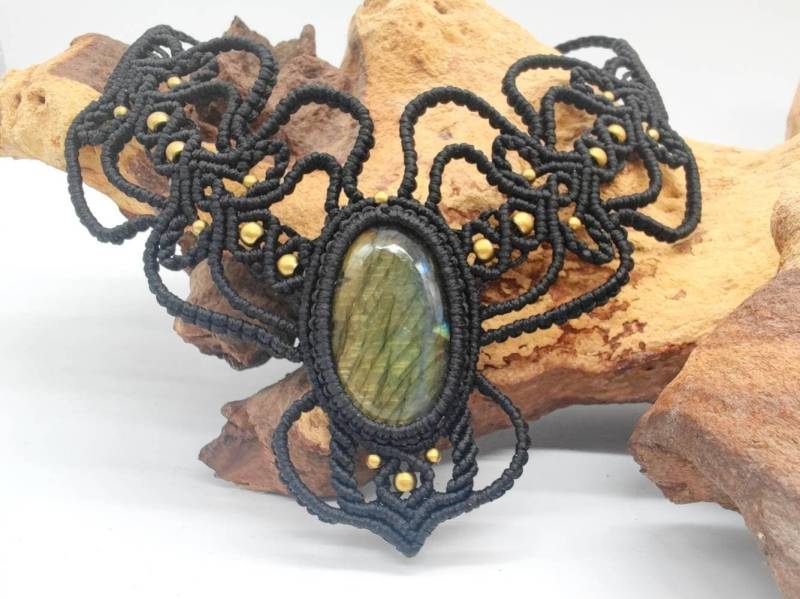 Handmade Macrame Labradorite Necklace - Boho Braided Crystal Pendant Spiritual Healing Jewelry Gift von SundariiNature