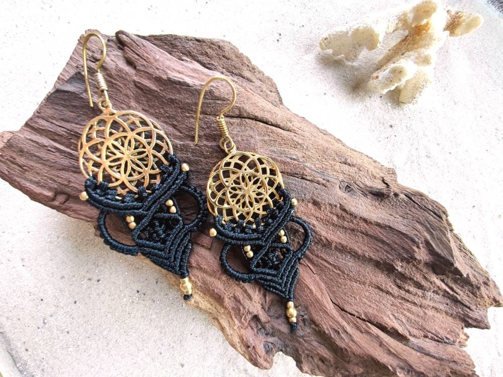 Macrame Seed Of Life Earrings - Boho Brass Statement, Handmade Festival Jewelry von SundariiNature