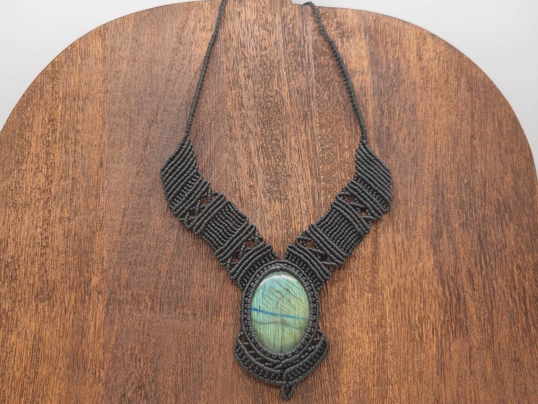 Makramee Kette Mit Grünem Labradorit Edelstein, Handgemachte Boho Style, Große Heilstein von SundariiNature