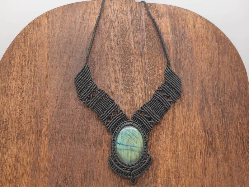Makramee Kette Mit Grünem Labradorit Edelstein, Handgemachte Boho Style, Große Heilstein von SundariiNature