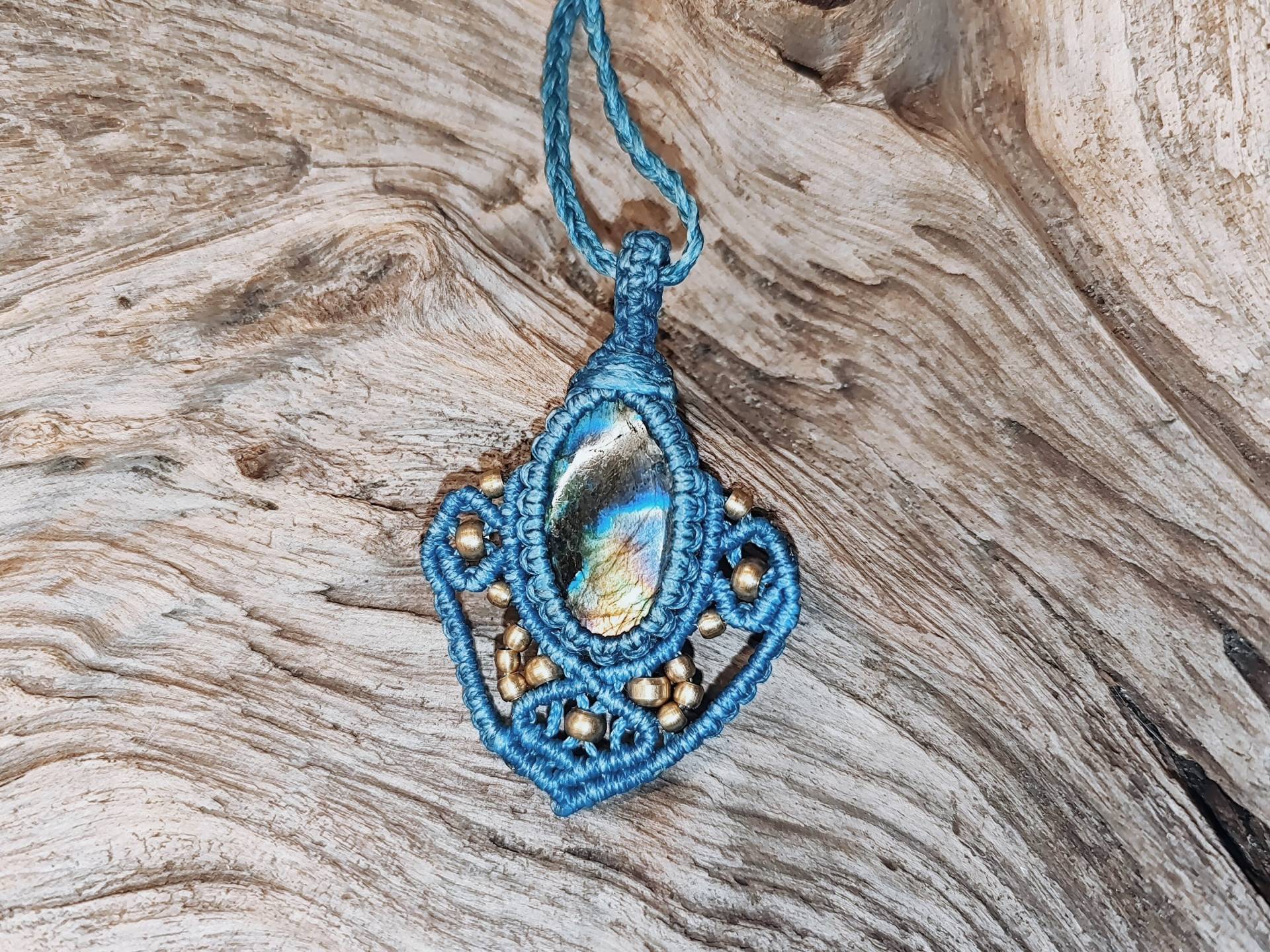 Makramee Kette Mit Labradorit Anhänger Und Messing Perlen, Handgemachter Boho Schmuck, Geschenk Für Sie, Schmuck von SundariiNature