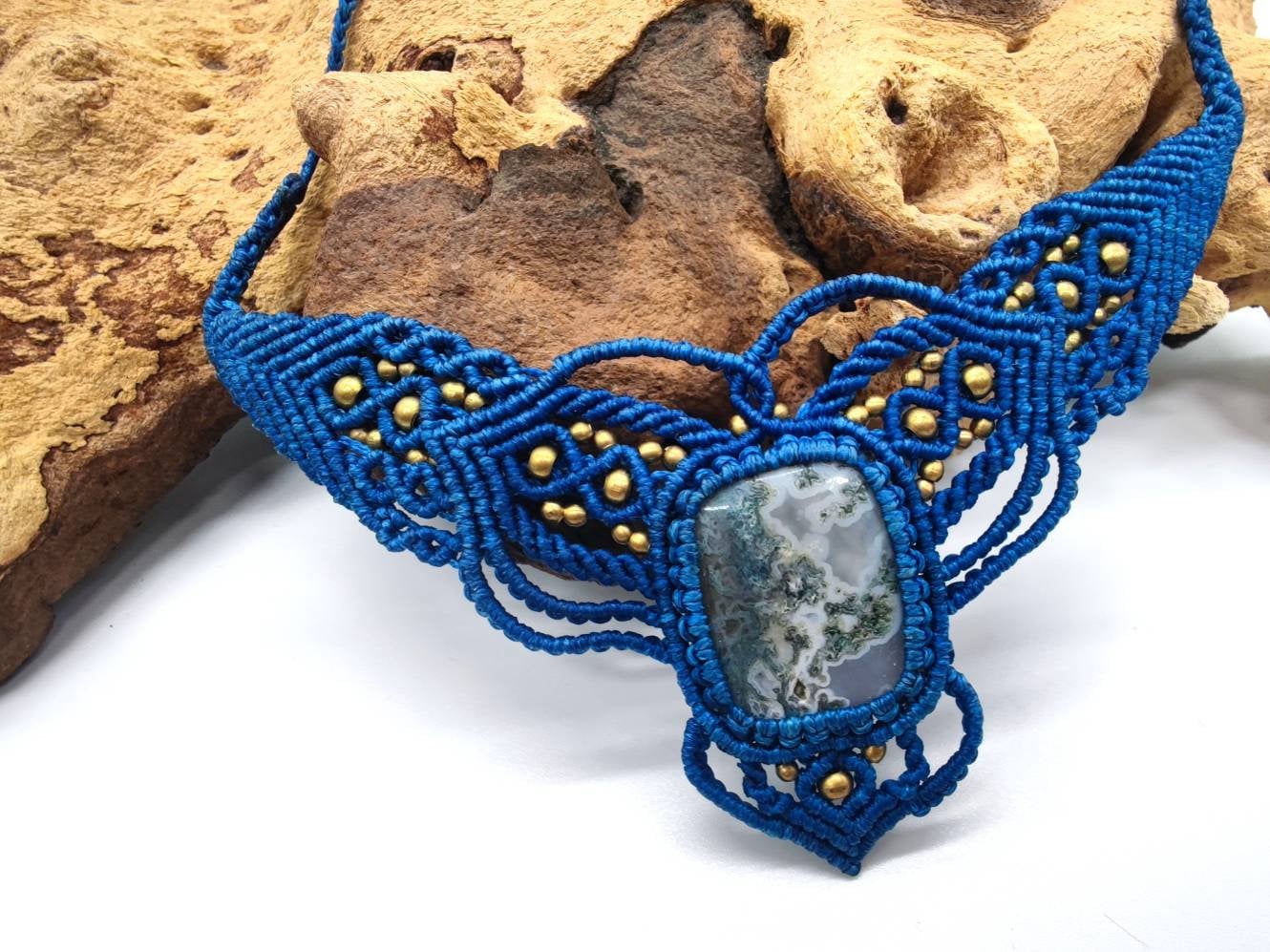 Mikro Makramee Kette Mit Blauem Achat Edelstein, Boho Style Edelstein Kette, Collier Heilstein, Ethno Schmuck Geschenk von SundariiNature