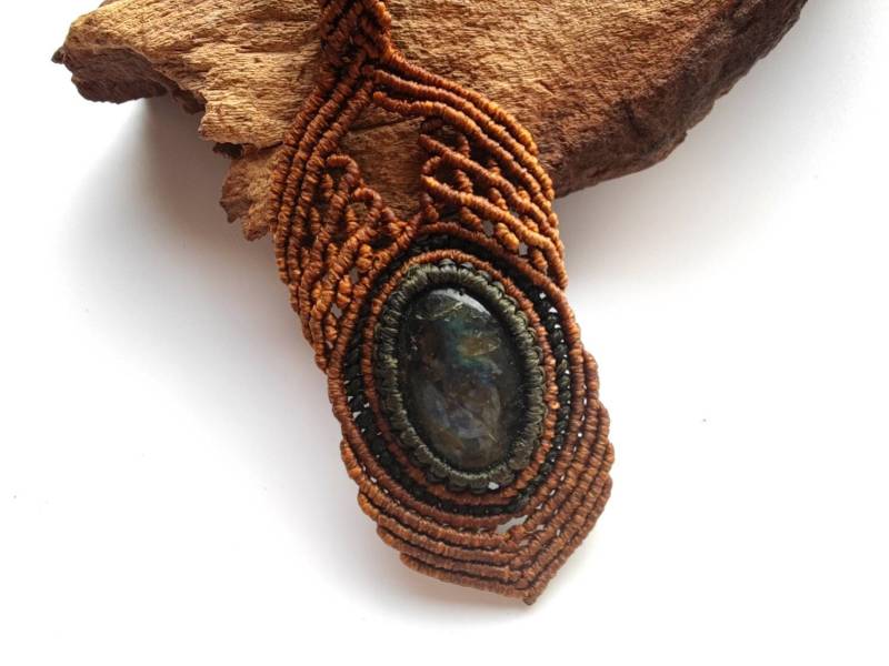 Mikro Makramee Kette Mit Labradorit Anhänger, Lange Braune Heilstein Kette, Boho Style Edelstein, Schmuck Geschenk von SundariiNature
