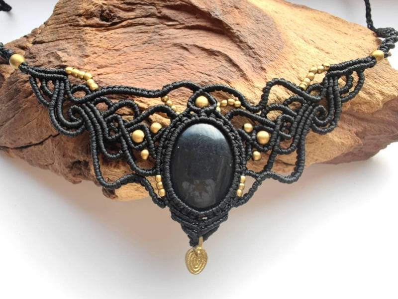 Onyx Macrame Necklace - Handmade Gift For Her, Boho Spiritual Jewelry, Black Gemstone Pendant von SundariiNature