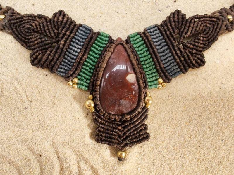 Roter Jaspis Makramee-Kette, Heilstein Gegen Stress Und Für Mehr Zufriedenheit Innere Harmonie von SundariiNature