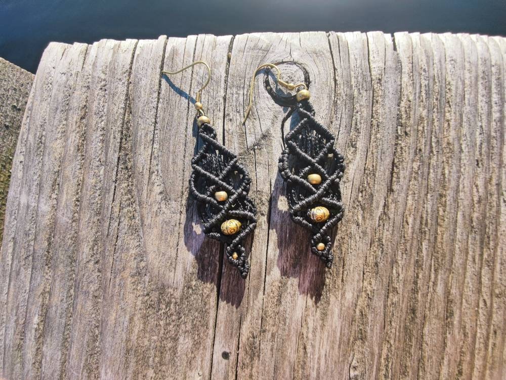 Schwarze Makramee Ohrringe, Boho Ohrringe Mit Messingperlen, Selbstgemachte von SundariiNature