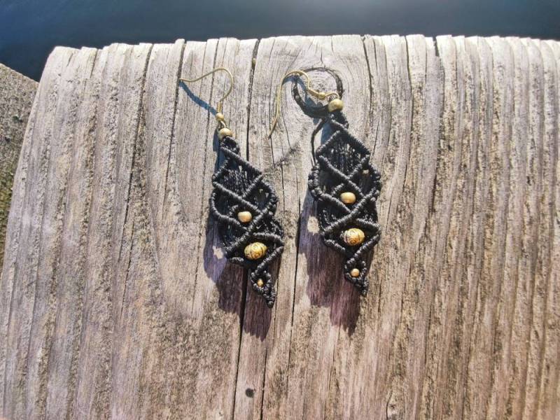 Schwarze Makramee Ohrringe, Boho Ohrringe Mit Messingperlen, Selbstgemachte von SundariiNature