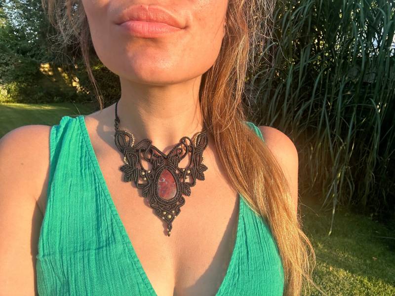 Sea Sediment Jasper Macrame Necklace - Handmade Boho Statement Collar, Unique Elegant Gemstone Jewelry von SundariiNature