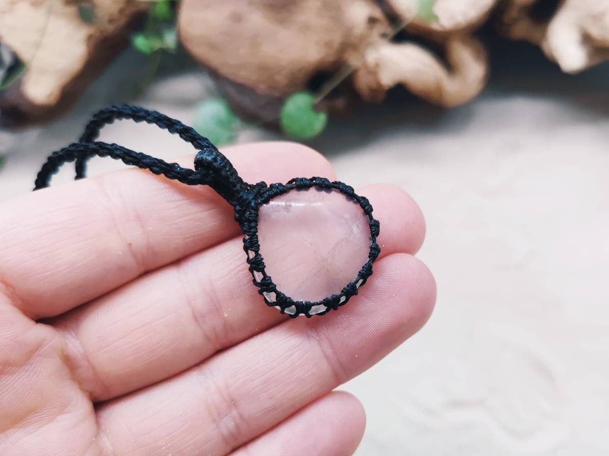 Small Micro Macrame Quartz Necklace - Boho Handmade Gemstone, Gift For Her von SundariiNature