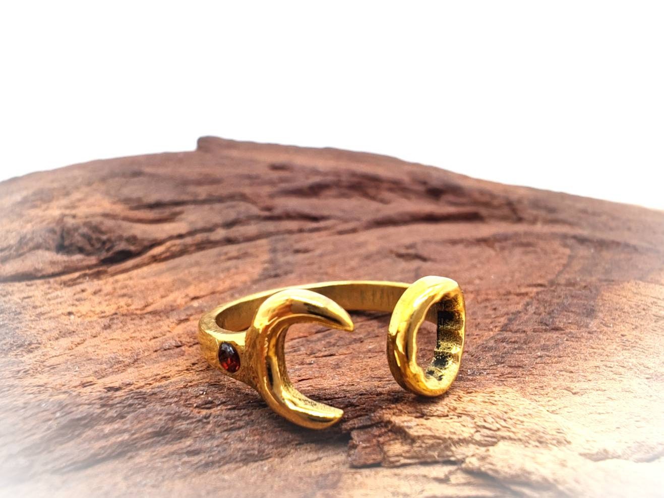 Sonne Und Mond Boho Statement Ring, Messing Schmuck Planeten Mit Kleinem Edelstein, Größenverstellbarer Style von SundariiNature