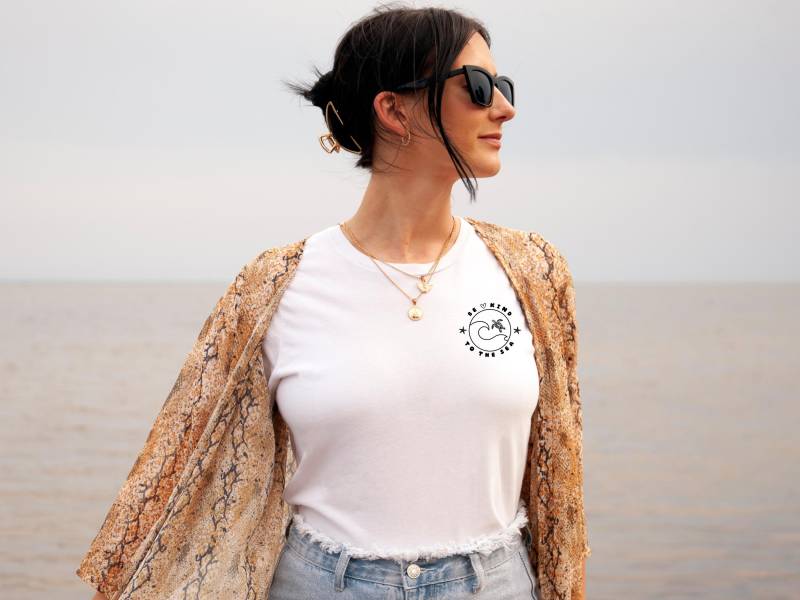 Wellen Schildkröte T-Shirt, Meeresschutz Shirt, Ozean Liebhaber Top, Sei Freundlich Zum Meer, Umweltbewusstsein T-Shirt von SundayBlissTees