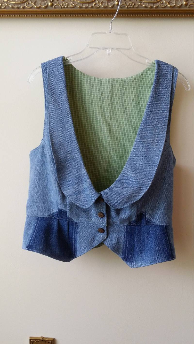 Rekonstruierte Denim Weste Für Frauen, Größe 12/14 von SundayDoveDesigns