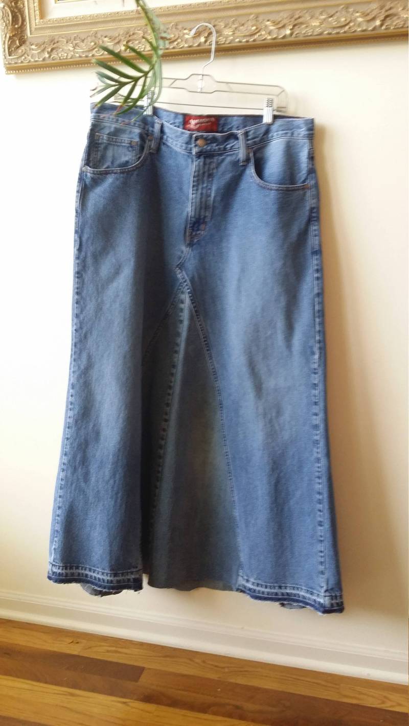 Rekonstruierter Denim Maxirock, Frauen Größe 16/18 von SundayDoveDesigns