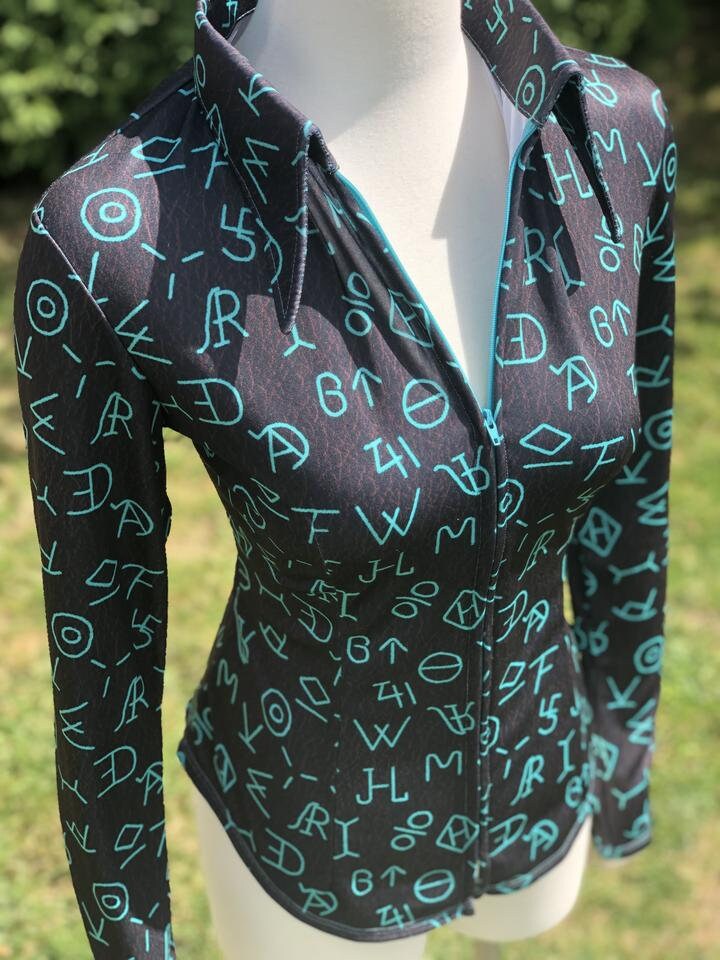 Türkise Rindermarken Auf Braun Western Rodeo Stretch Show Shirt Queen Rail Pferdereiten Ranch Reiten Damen Plus Größe Xs S M L Xl 2X 3X Türkise Rindermarken Auf Braun Western Rodeo Stretch Show Shirt Queen Rail Pferdereiten Ranch Reiten Damen Plus Größe Xs S M L Xl 2X 3X von SundialShowClothing