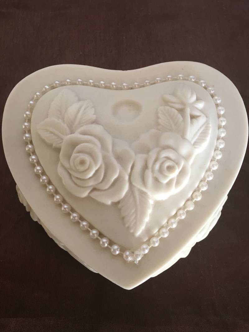 Porzellan-Herz-Geformte Schmuck-Box Porzellan-Herz-Geformte Schmuck-Box von SundownSales