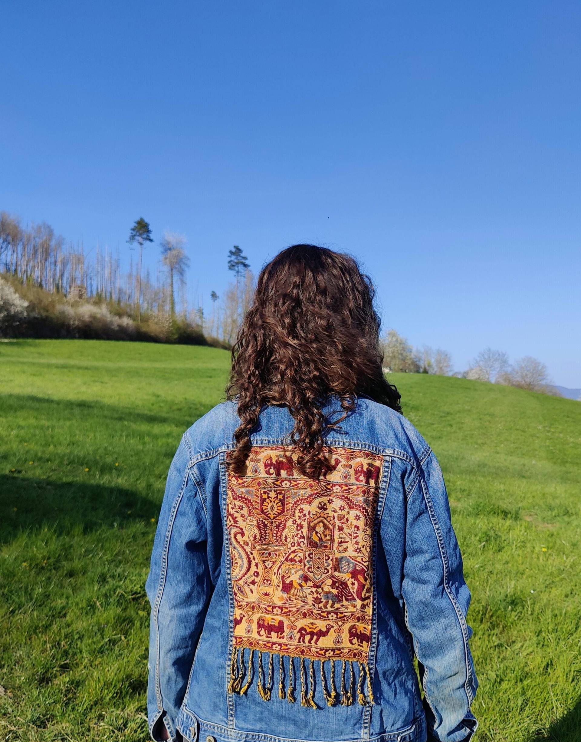 Jeansjacke, Upcycled, Retro Blaue Jacke Mit Motiv, Fransen, Unikat, Bohojacke Muster, Jeans Vintage, Boho, Handmade von SundreamsKreativecke