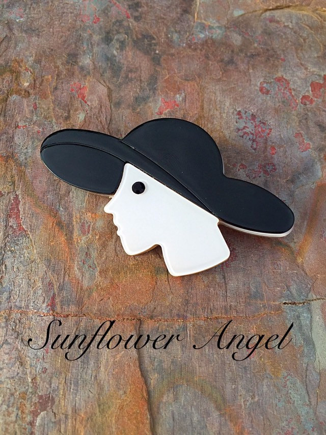 Art Deco Stil Brosche Oder Anstecknadel. Acryl Lady Mit Hut. Erhältlich in Schwarz Art Deco Stil Brosche Oder Anstecknadel. Acryl Lady Mit Hut. Erhältlich in Schwarz von SunflowerAngelUK