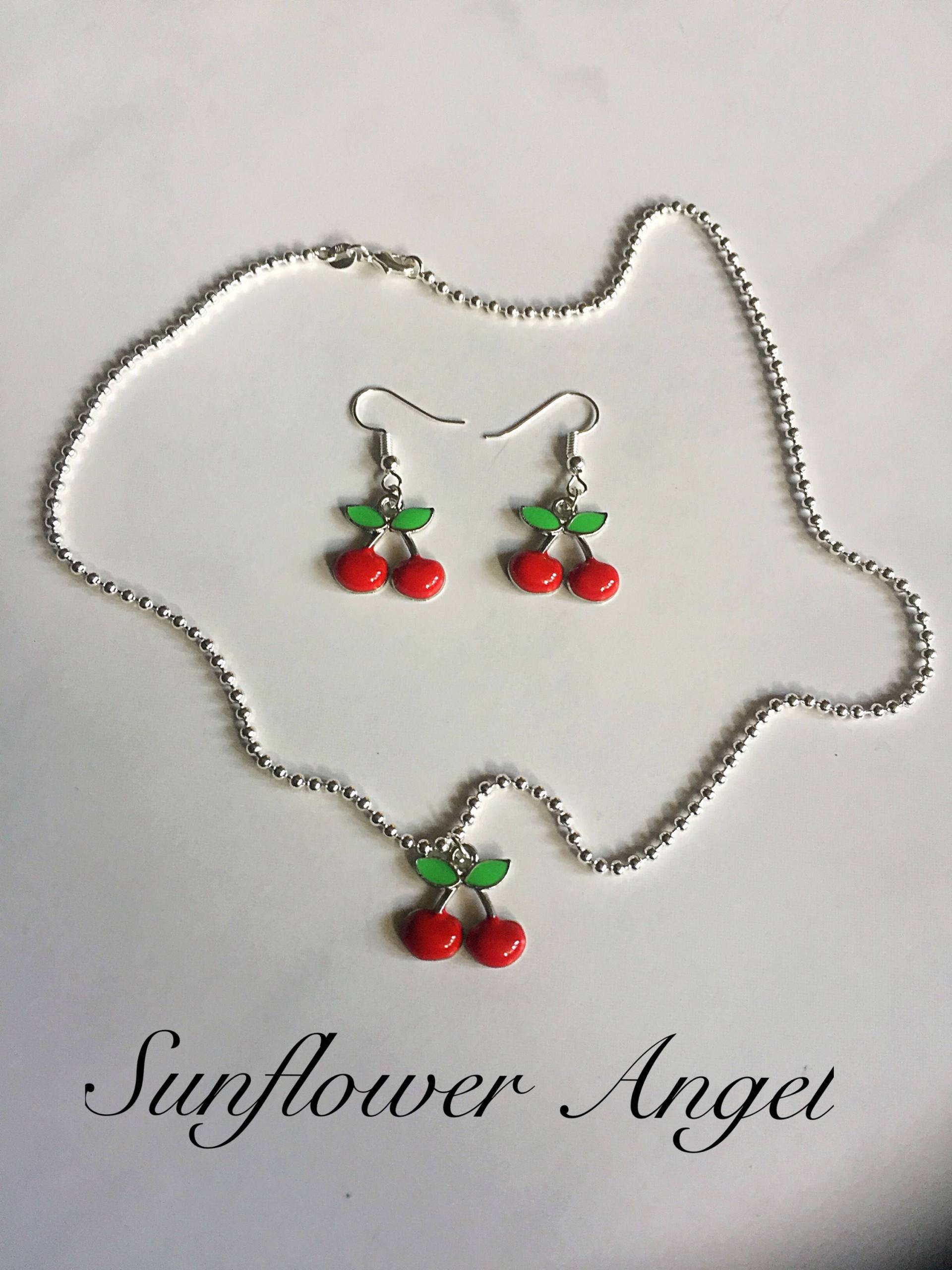 Emaille Kirschen, Kette Und Ohrring Im Set. Oder Trennt Emaille Kirschen, Kette Und Ohrring Im Set. Oder Trennt von SunflowerAngelUK