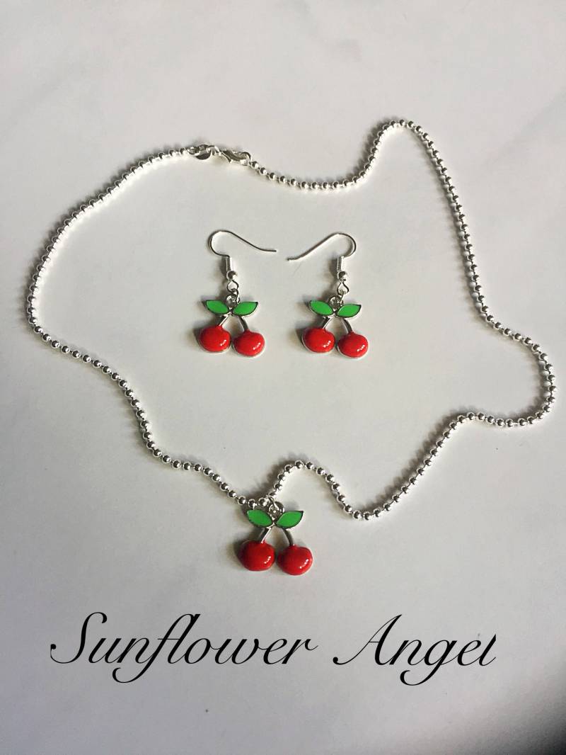 Emaille Kirschen, Kette Und Ohrring Im Set. Oder Trennt Emaille Kirschen, Kette Und Ohrring Im Set. Oder Trennt von SunflowerAngelUK