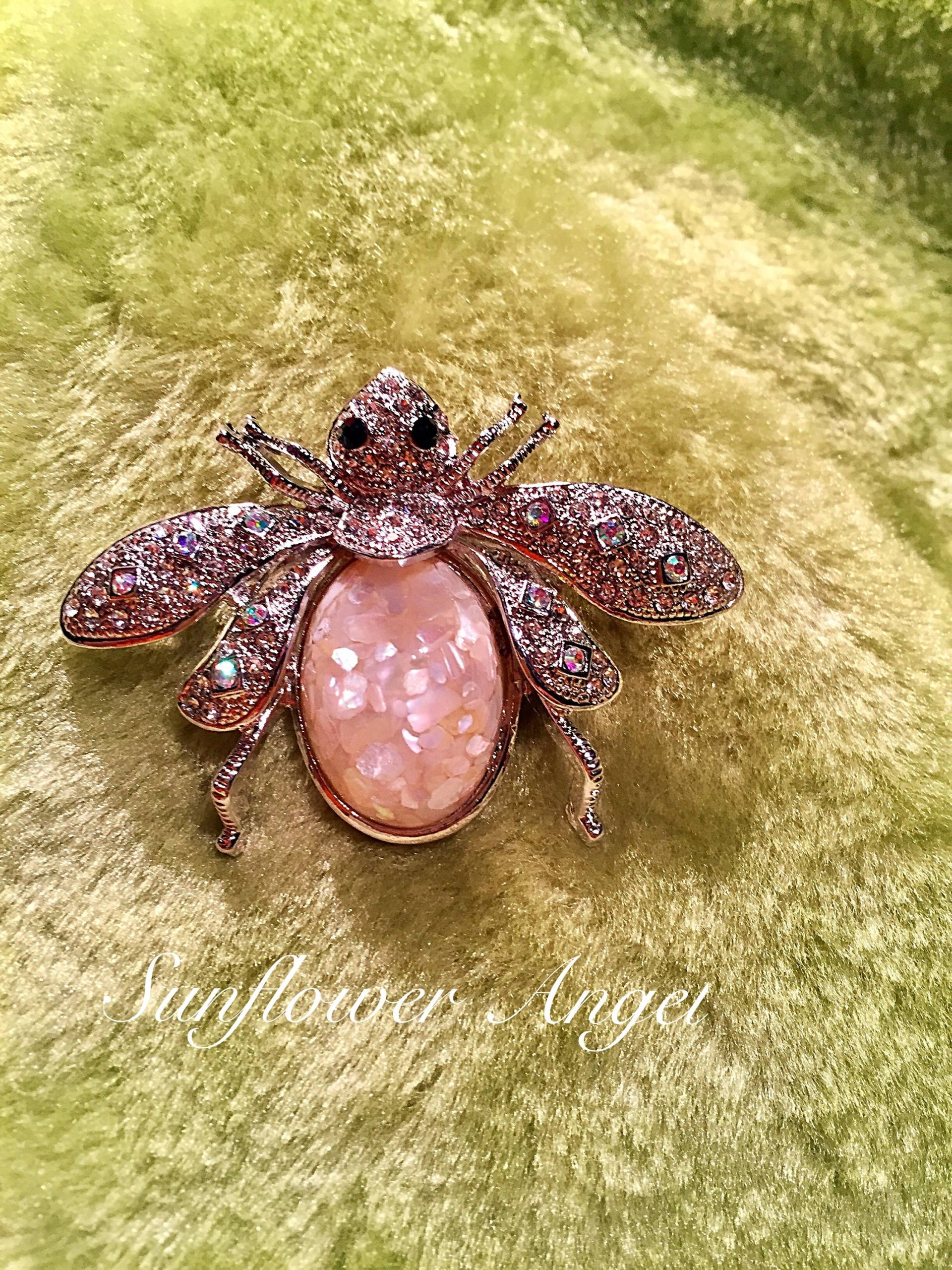 Erstaunliche, Glamouröse Bienen-Brosche | Manchester Bee Aus Silber Im Vintage-stil. Hummel Mit Kristallen Und Opal-Emaille Erstaunliche, Glamouröse Bienen-Brosche | Manchester Bee Aus Silber Im Vintage-stil. Hummel Mit Kristallen Und Opal-Emaille von SunflowerAngelUK