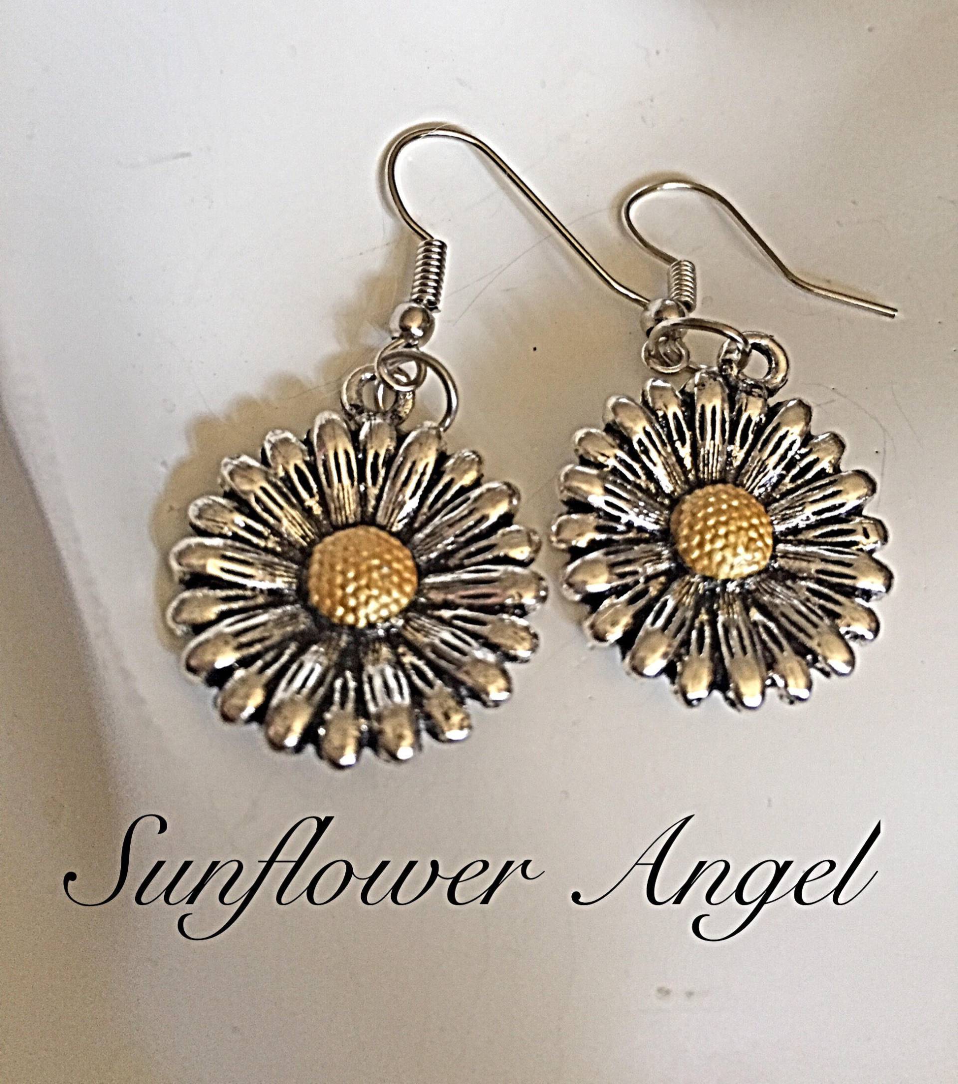 Fabelhafte Antike Silberne Gänseblümchen, Sonnenblumenhakenohrringe Fabelhafte Antike Silberne Gänseblümchen, Sonnenblumenhakenohrringe von SunflowerAngelUK