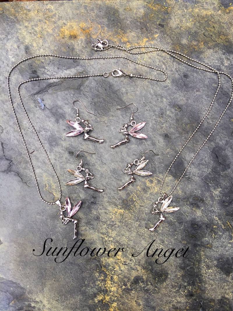Feen Schmuckset, Kette Und Ohrringe, Wahlweise Rosa Oder Klar, Rhodiniert Feen Schmuckset, Kette Und Ohrringe, Wahlweise Rosa Oder Klar, Rhodiniert von SunflowerAngelUK