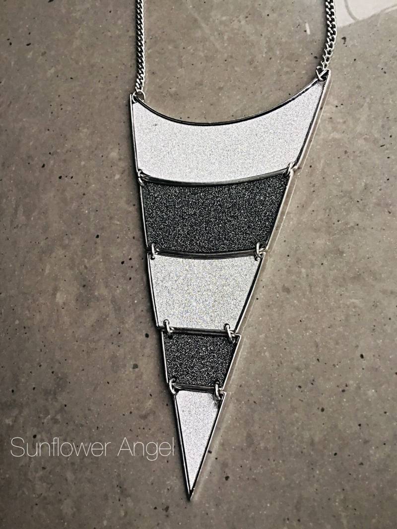 Halsband, Lätzchen, Taschentuch, Halstuch, in Silberfarbener Oder Goldfarbener Metalllegierung. Mit Verlängerungskettchen von SunflowerAngelUK