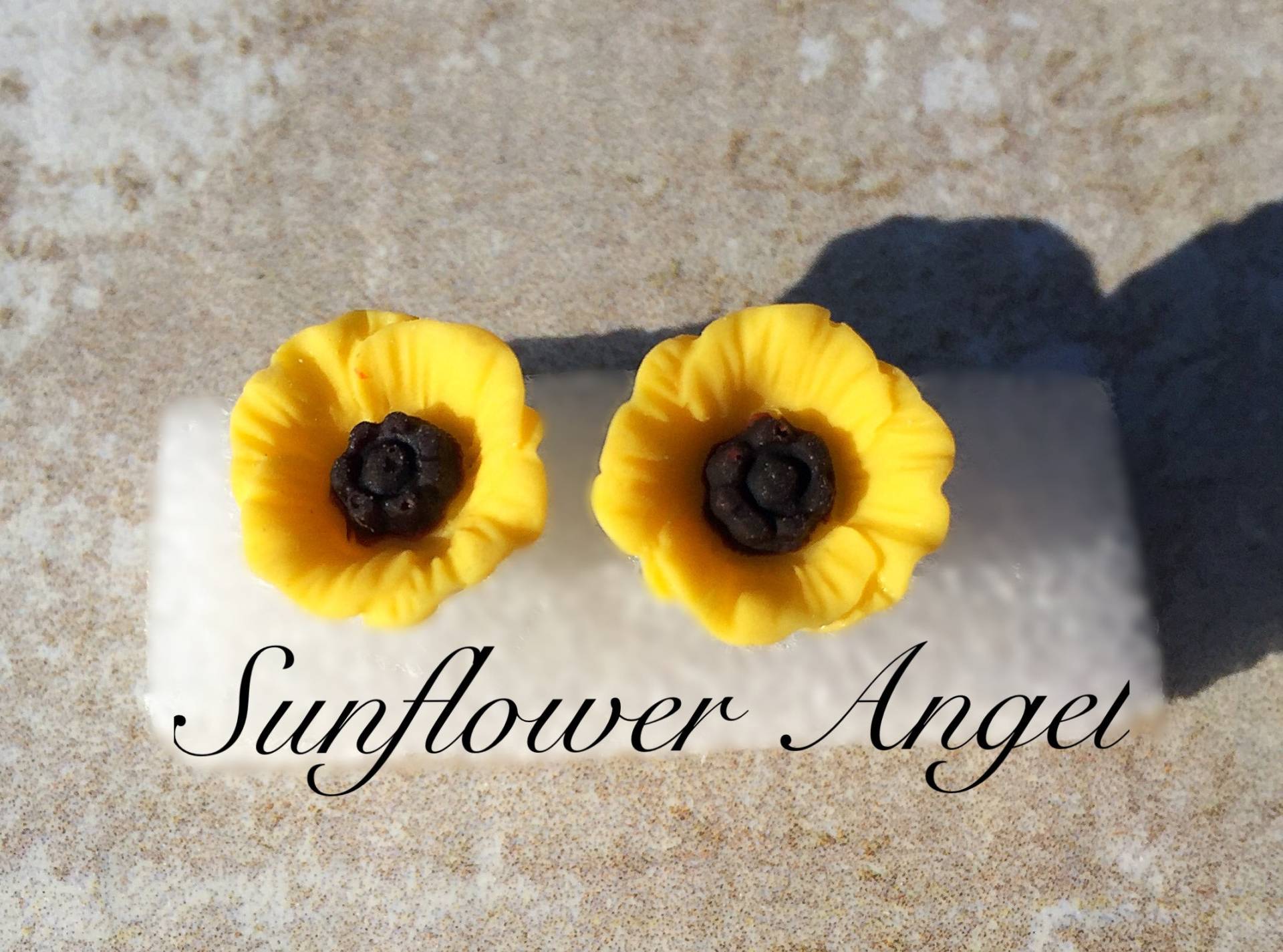 Handgemacht, Polymer Clay Kleine Sonnenblume Ohrringe. Ohrstecker Handgemacht, Polymer Clay Kleine Sonnenblume Ohrringe. Ohrstecker von SunflowerAngelUK