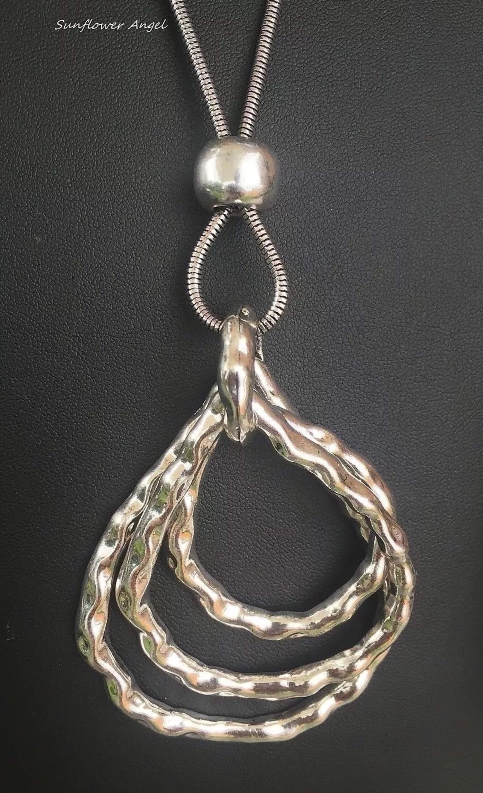 Lange Kette Im Geo Stil, Anhänger, Hängende Tropfen Lange Kette Im Geo Stil, Anhänger, Hängende Tropfen von SunflowerAngelUK
