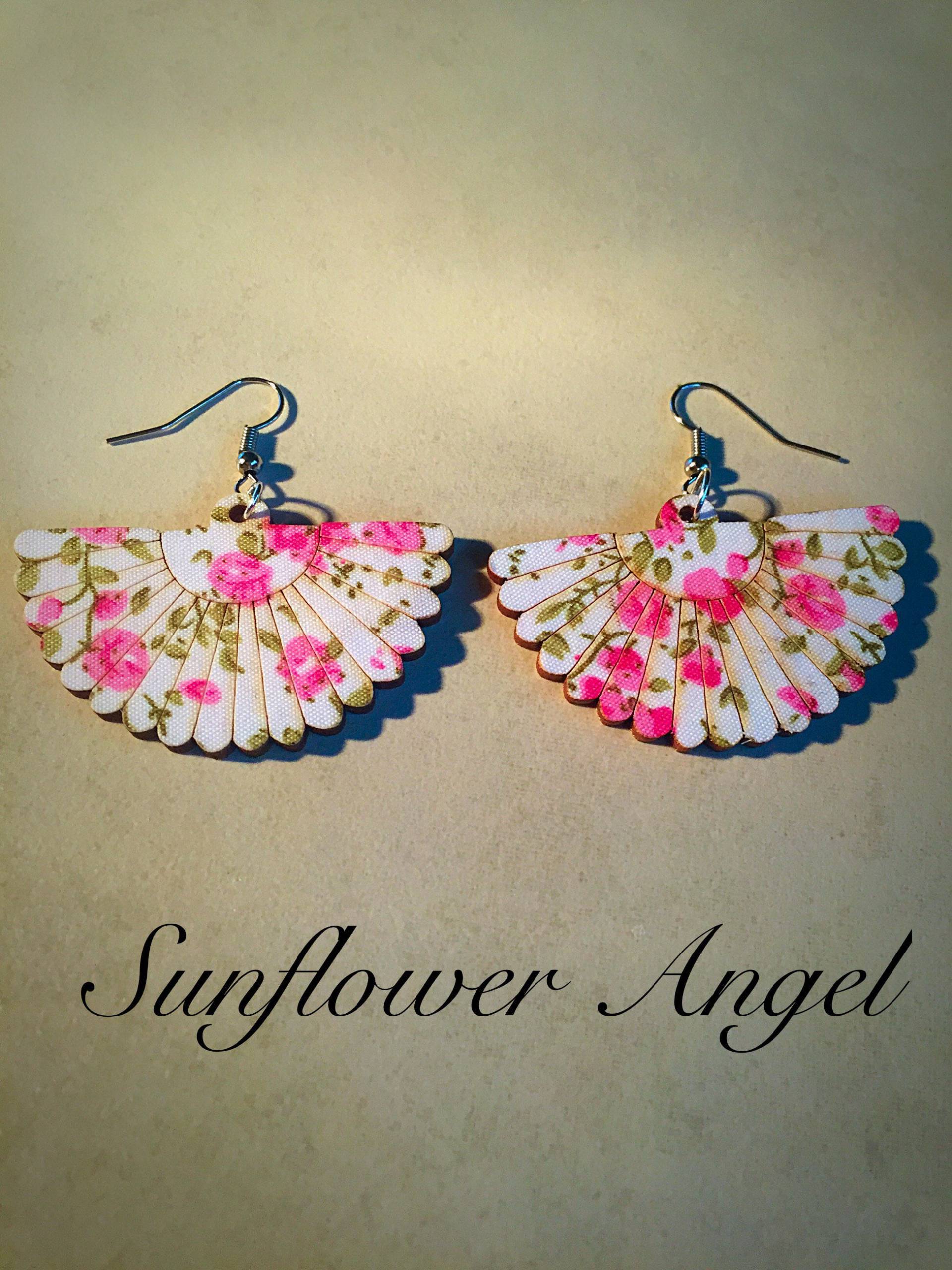 Niedliche Ohrringe Im Boho Hippie Style, Aus Holz Mit Rosa Kirschblüten Fächer Niedliche Ohrringe Im Boho Hippie Style, Aus Holz Mit Rosa Kirschblüten Fächer von SunflowerAngelUK