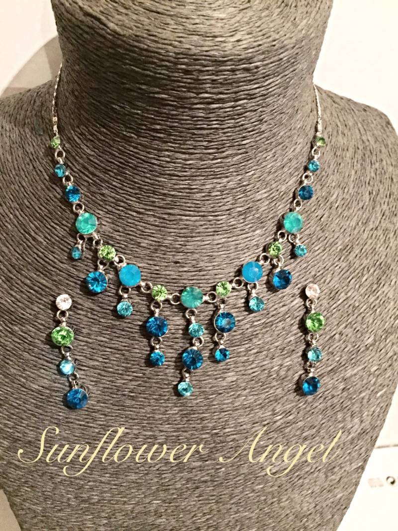 Schöne Tropfen Blaue Und Grüne Töne, Kristalle Halskette Mit Passenden Ohrringen Schöne Tropfen Blaue Und Grüne Töne, Kristalle Halskette Mit Passenden Ohrringen von SunflowerAngelUK