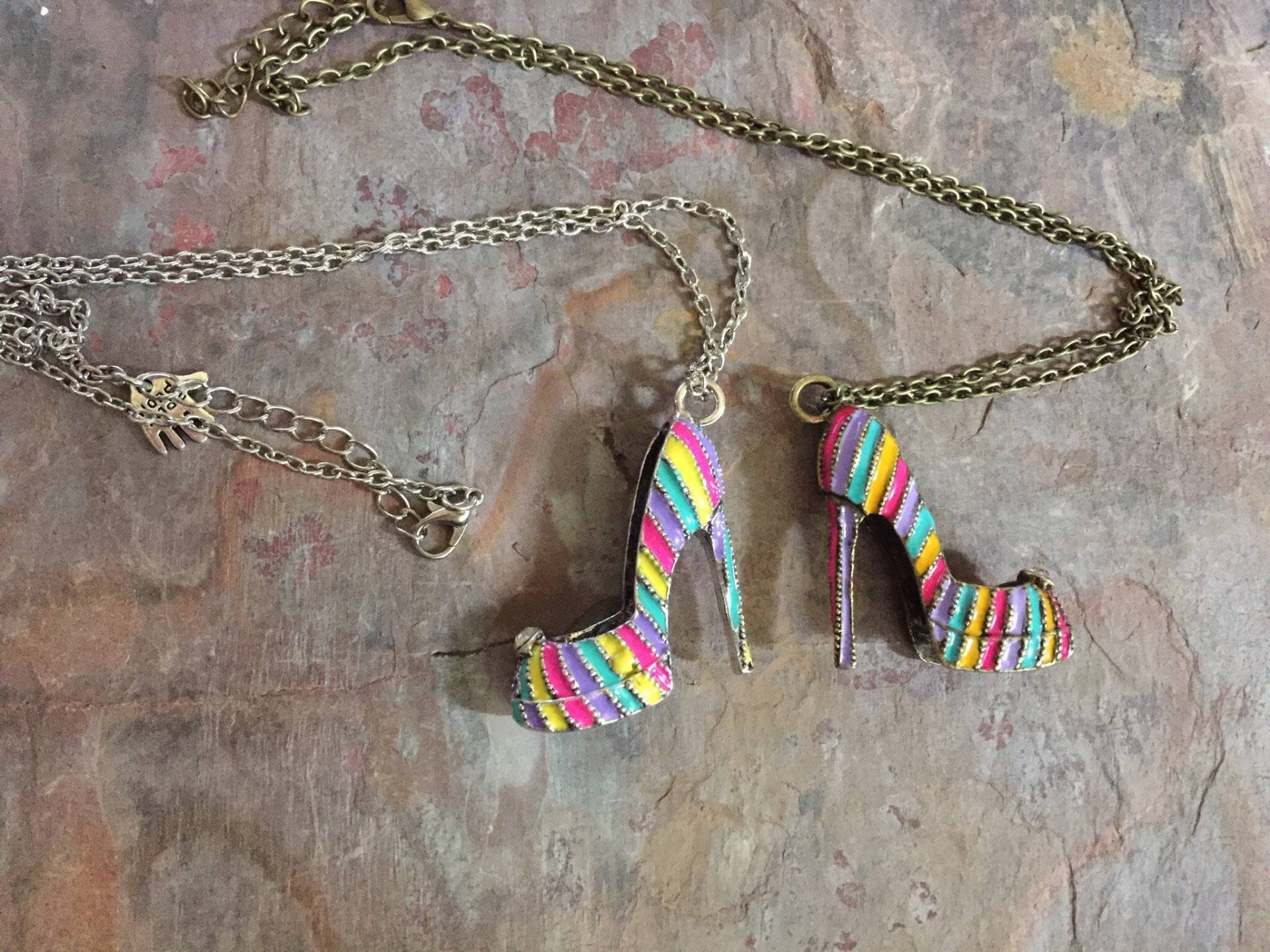Schuh, Stilleto Charm, in Messing Oder Silber, Bunt Emailliert. Mit Passender 50cm Kette Schuh, Stilleto Charm, in Messing Oder Silber, Bunt Emailliert. Mit Passender 50cm Kette von SunflowerAngelUK