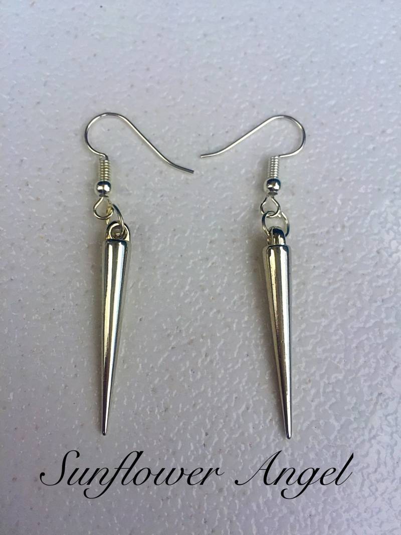 Silber Spike Ohrringe Aus Acryl. 2 Größen, An Haken, Sehr Leicht, Effektvoll Silber Spike Ohrringe Aus Acryl. 2 Größen, An Haken, Sehr Leicht, Effektvoll von SunflowerAngelUK