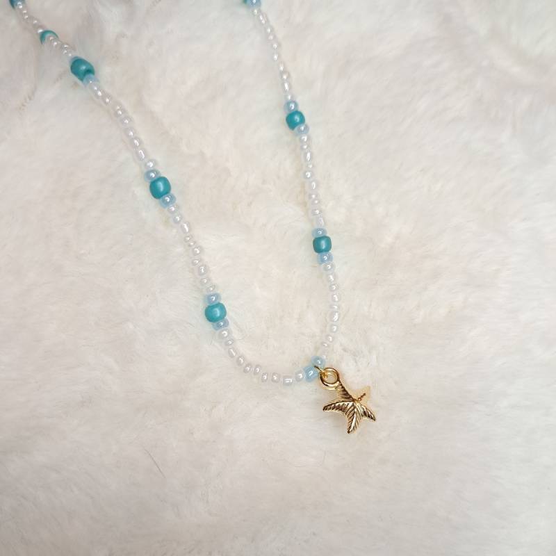 Schöne Sommerliche Seestern Kette Mit Weißen Und Blauen Perlen, Meereskette, Gold von SunflowerBeadsDE