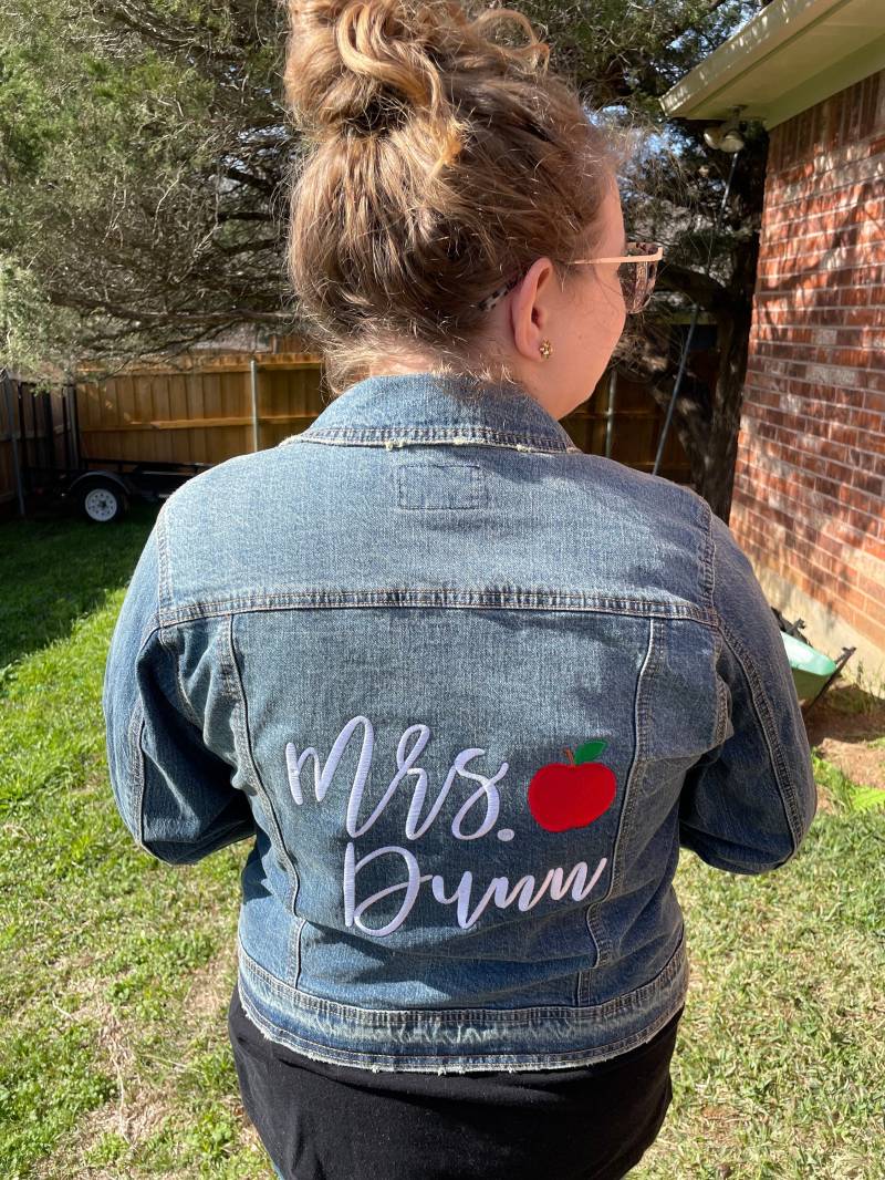 Gestickte Lehrer Jeansjacke - Personalisierte von SunflowerThread