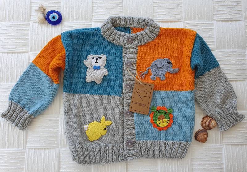 Handgestrickter Kinderpullover, Multifarbe, Tier-Häkeldetails, Einzigartig, Winter & Herbst von SunkissedKnitwear