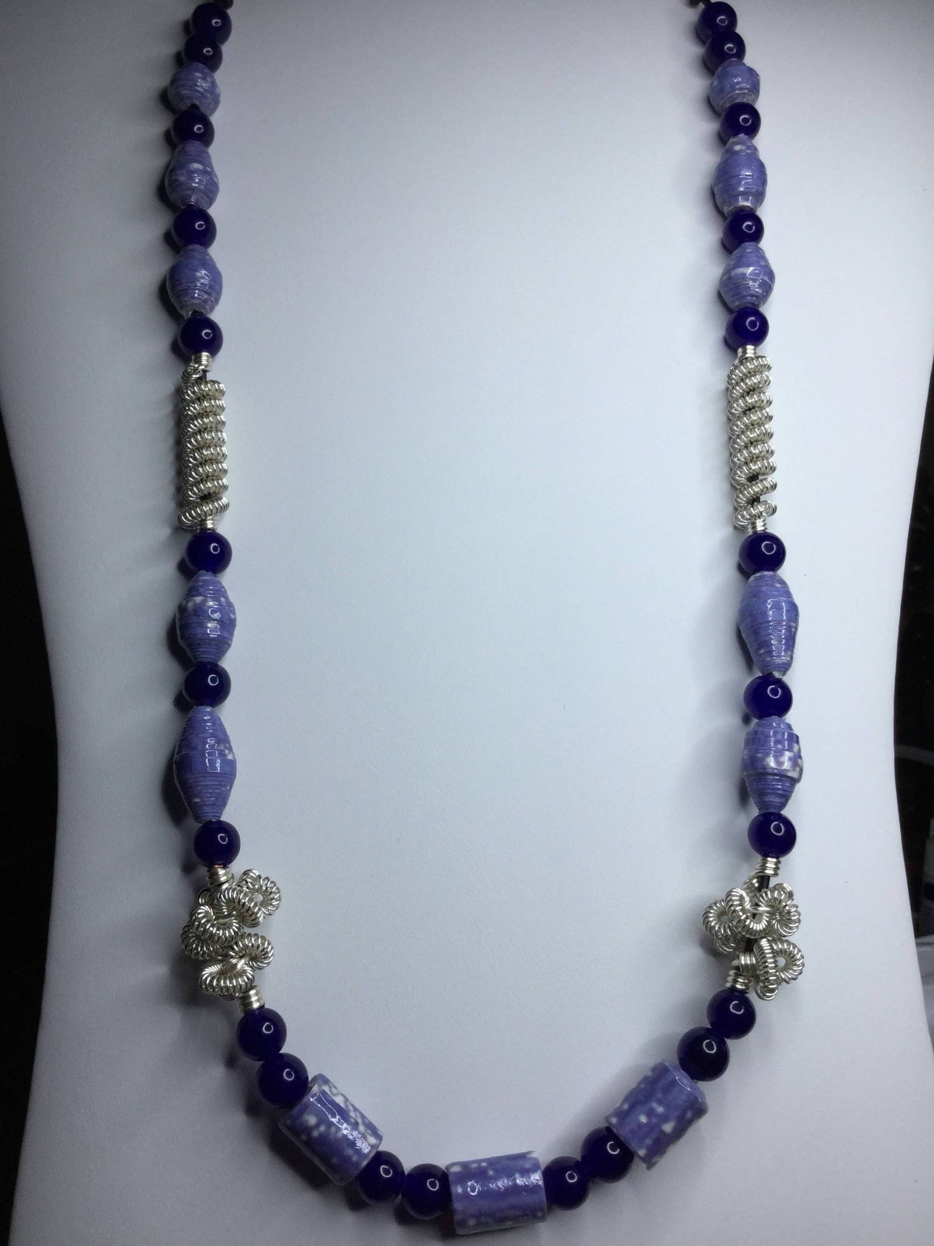 Festliche Lila Und Weißem Papierperle & Silber Spule Perle Necklace2 von SunnyBBoutique