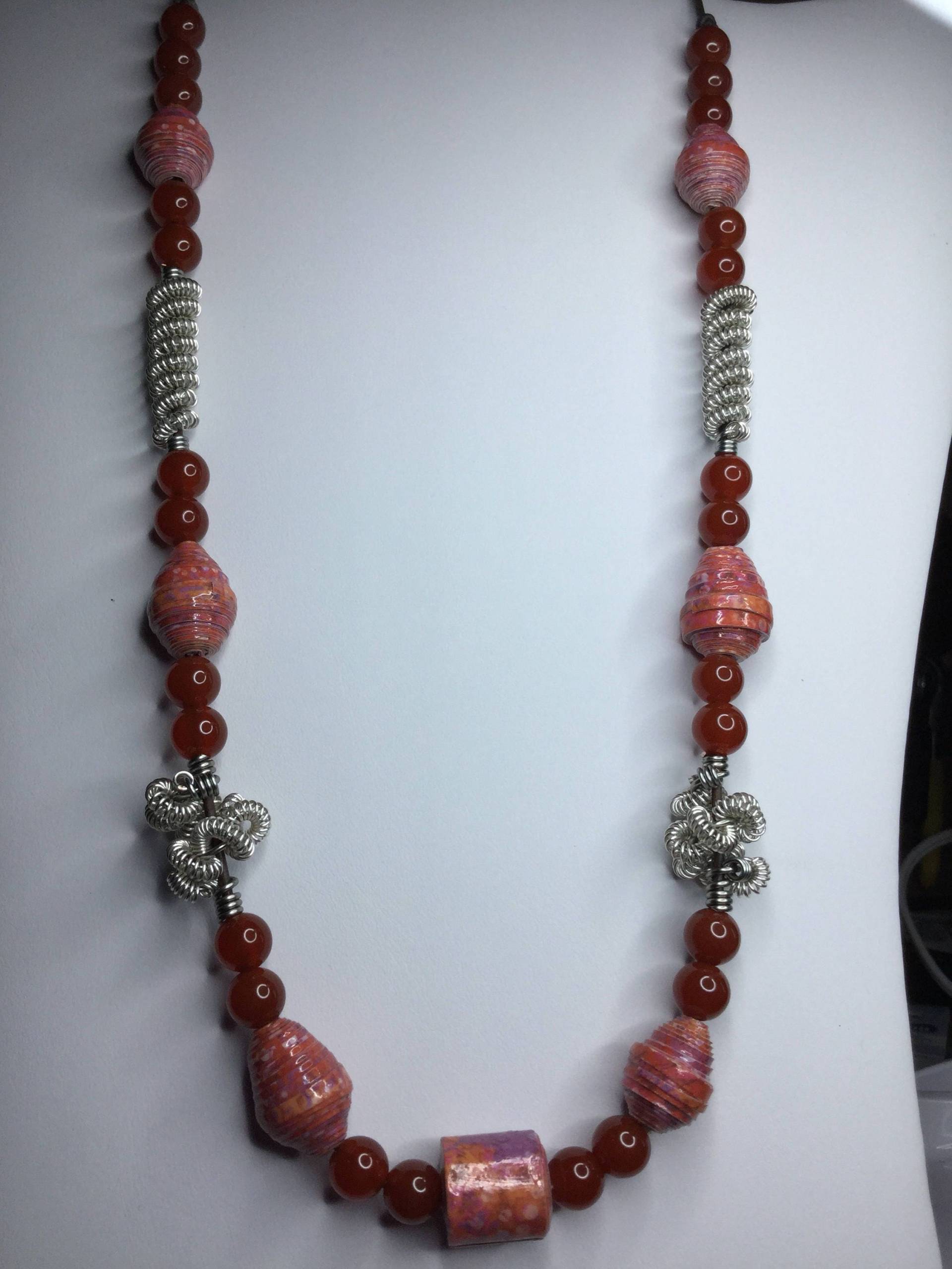 Festliche Rot Und Rosa Papier Perle & Silber Spule Perlenkette von SunnyBBoutique