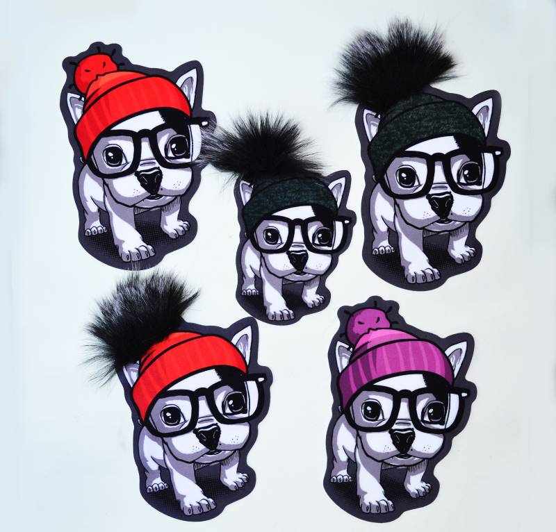 Extra Großer Süßer Hundewelpe Mops-Weicher Stoff-Aufnäher-Abzeichen-Applikation Hund Im Pom Pom-Hut Mit Kunstpelz-Brille-Tier-Aufnäher von SunnyBunnyCrochet