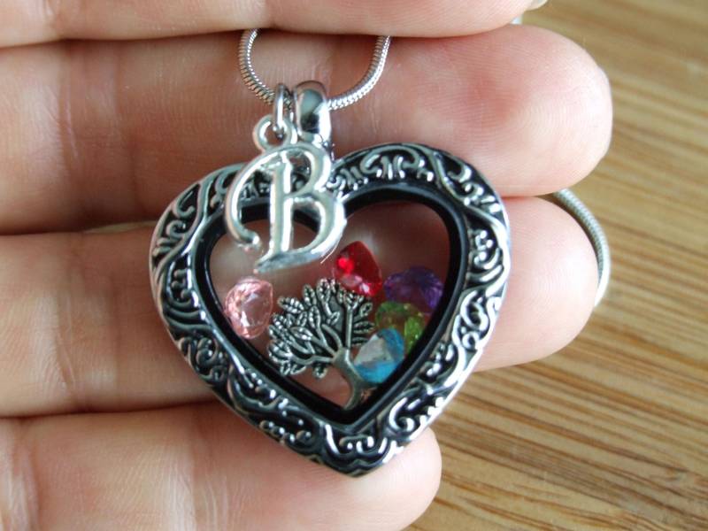 Personalisierte Herz Halskette, Stammbaum Birthstone Mom Floating Medaillon, Mutter Geschenk, Oma Geschenk Unter 30 von SunnyCharms